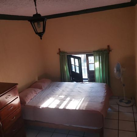 Hostal Γκουανταλαχάρα Εξωτερικό φωτογραφία