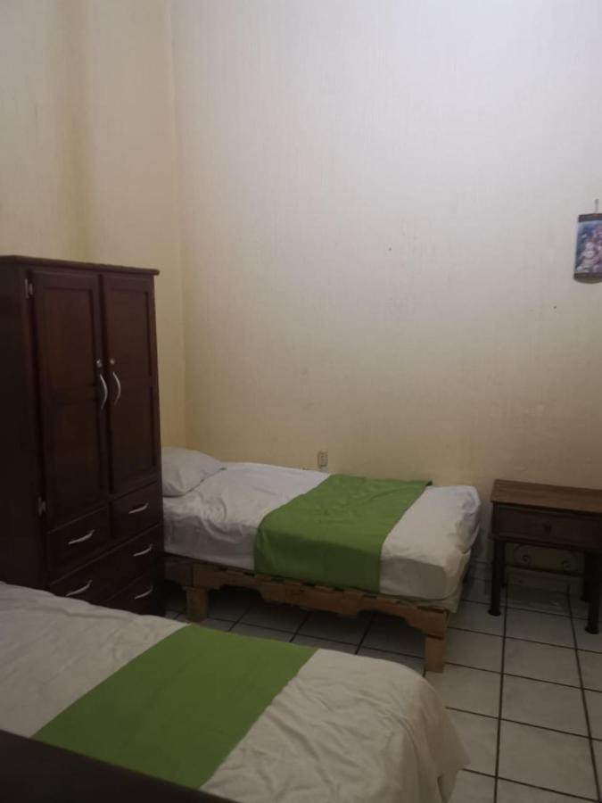 Hostal Γκουανταλαχάρα Εξωτερικό φωτογραφία