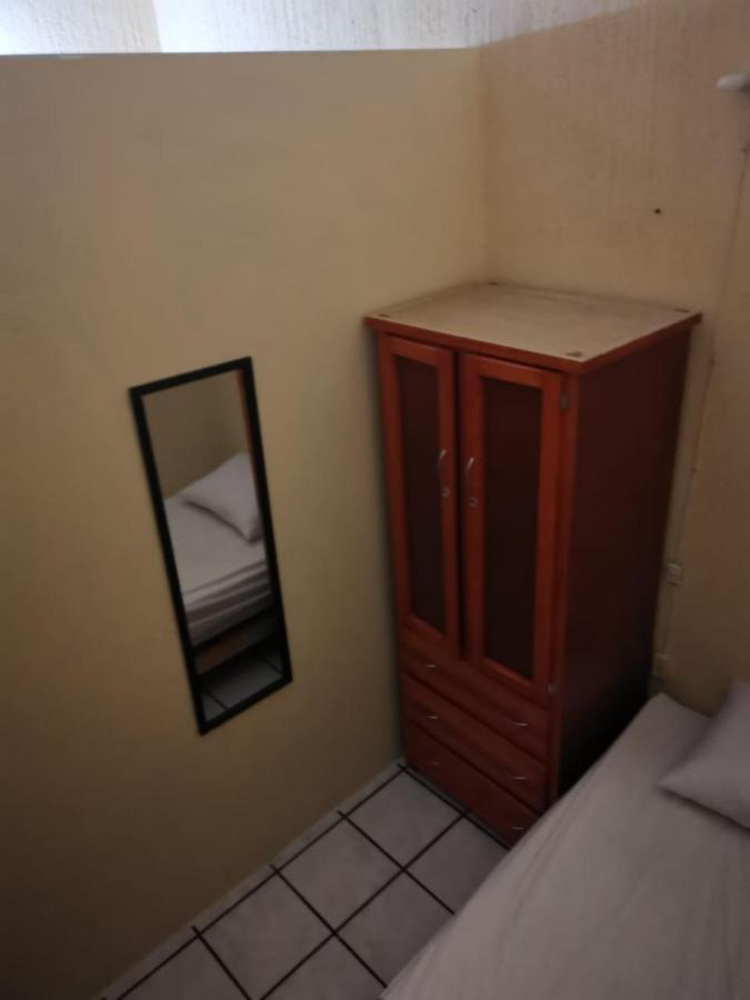 Hostal Γκουανταλαχάρα Εξωτερικό φωτογραφία