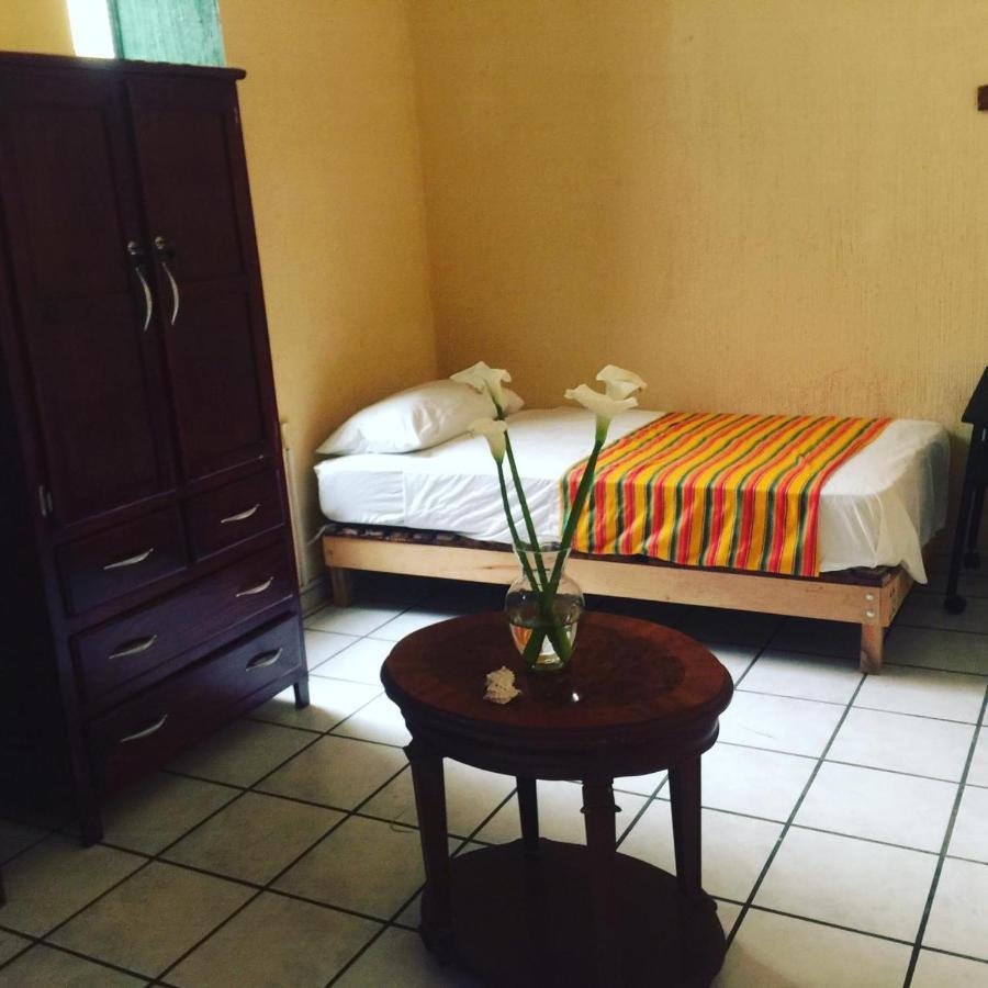 Hostal Γκουανταλαχάρα Εξωτερικό φωτογραφία