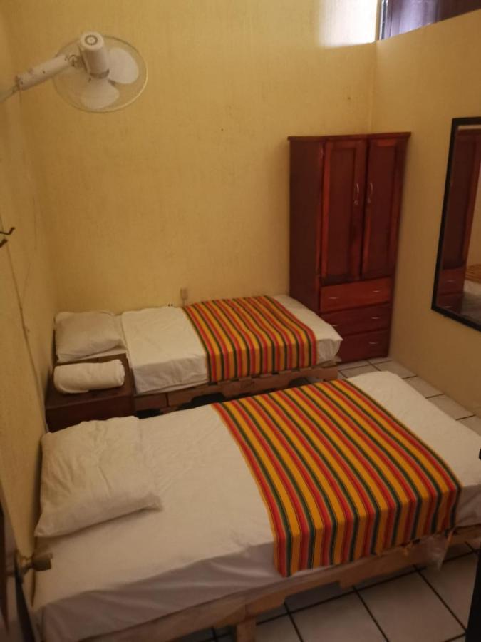 Hostal Γκουανταλαχάρα Εξωτερικό φωτογραφία