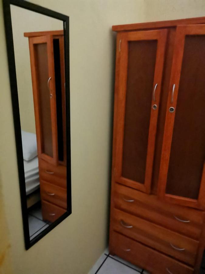 Hostal Γκουανταλαχάρα Εξωτερικό φωτογραφία