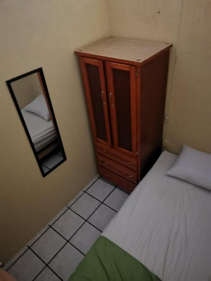 Hostal Γκουανταλαχάρα Εξωτερικό φωτογραφία