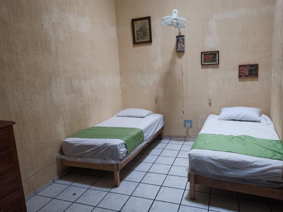 Hostal Γκουανταλαχάρα Εξωτερικό φωτογραφία