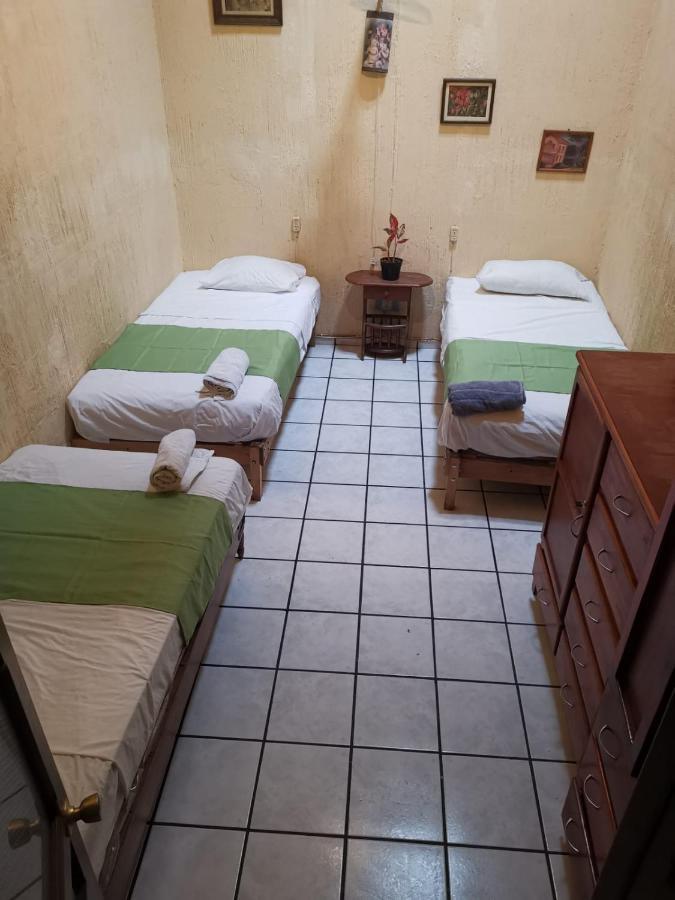 Hostal Γκουανταλαχάρα Εξωτερικό φωτογραφία