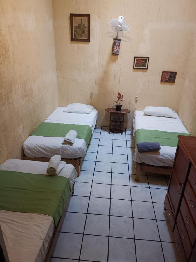 Hostal Γκουανταλαχάρα Εξωτερικό φωτογραφία