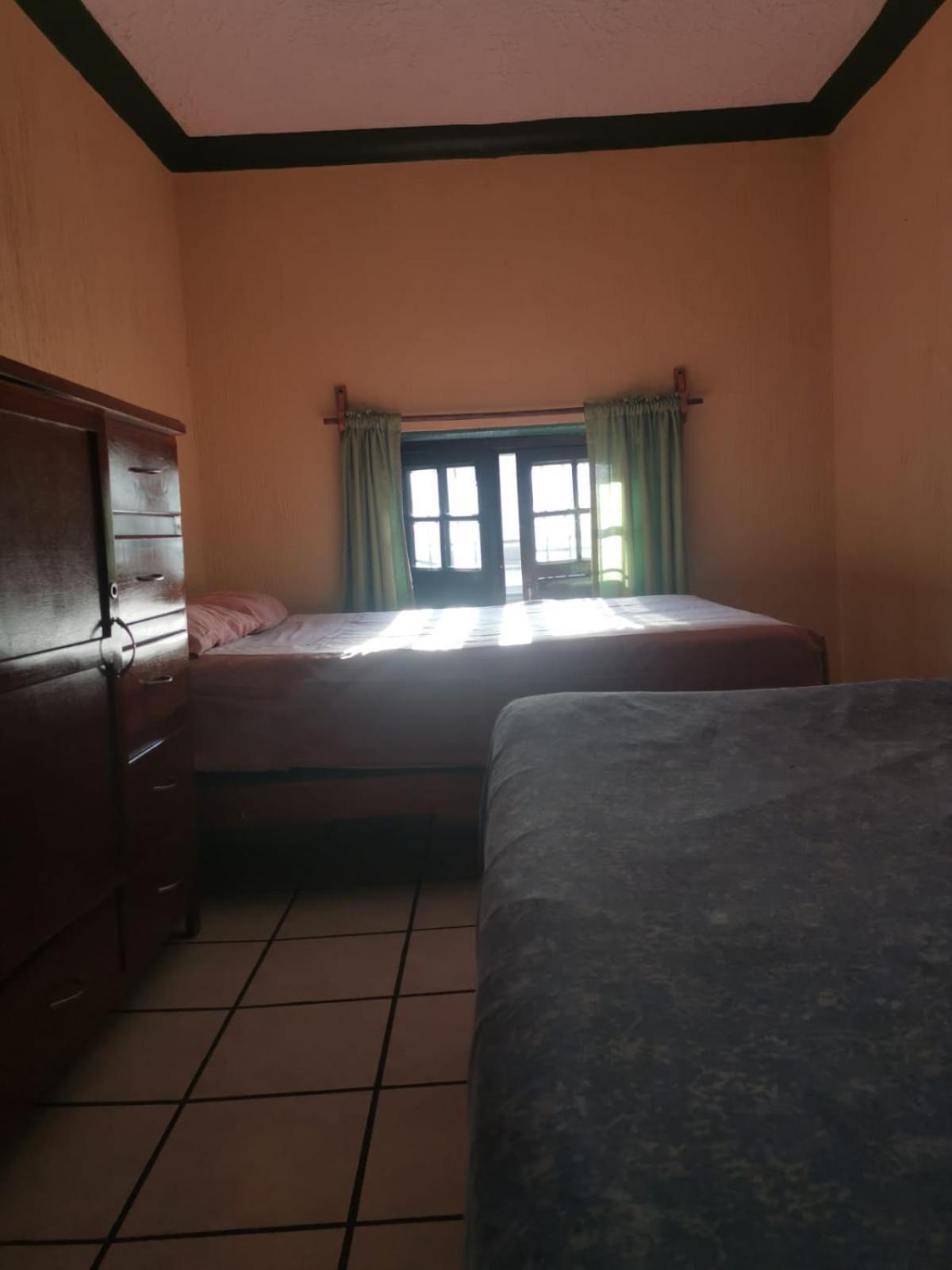 Hostal Γκουανταλαχάρα Εξωτερικό φωτογραφία